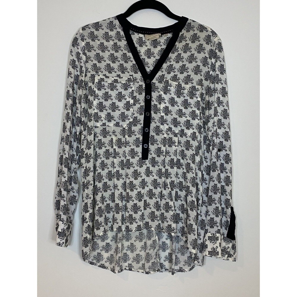 Vanessa Virginia Anthropologie Roll Tab Black and White Owl Button Blouse Size 0